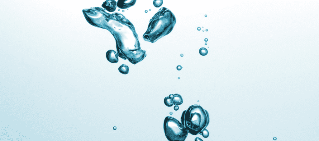 Luftblasen im Wasser stehen symbolisch für den Wirkstoff Ectoin